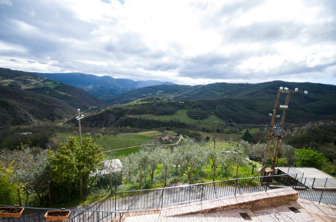 La Scuola Del Castello Localita San Giovanni Spello Kültér fotó